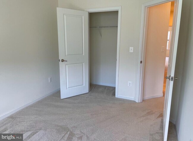 Building Photo - 43373 Southland St