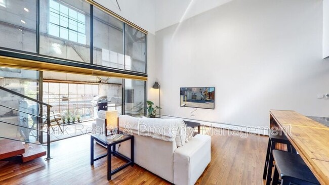 Building Photo - 3377 Blake St