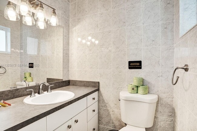 Building Photo - 1018 Adams St