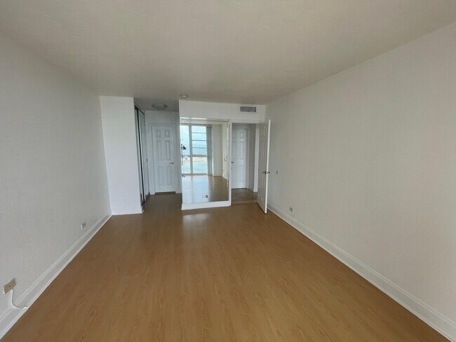 Building Photo - 2451 Brickell Ave