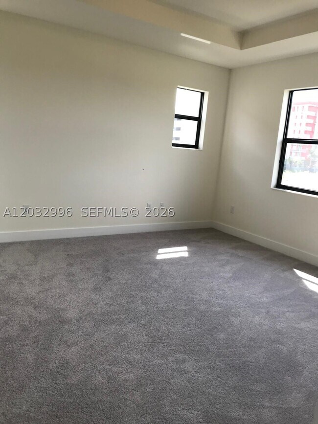 Building Photo - 8102 NW 105th Ct
