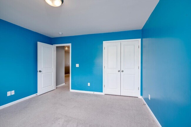 Building Photo - Beautiful 5 Bedroom Home For Rent