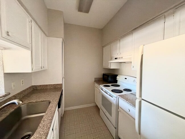 Building Photo - 728 Bering Dr