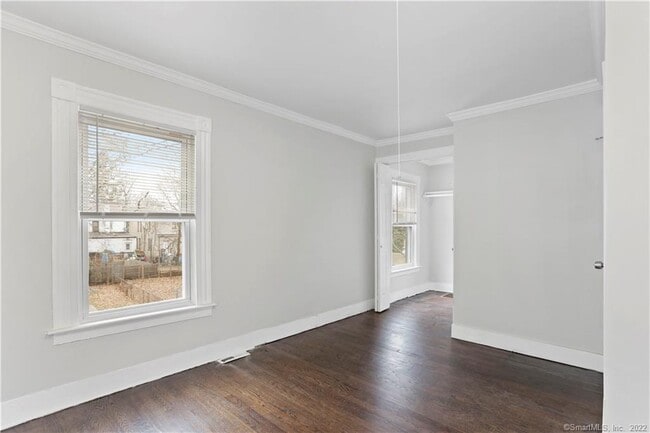 Building Photo - 393 Huntington St