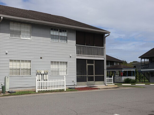 Building Photo - CONDO 2Bedroom 2 Bath MOVE IN READY CALL C...