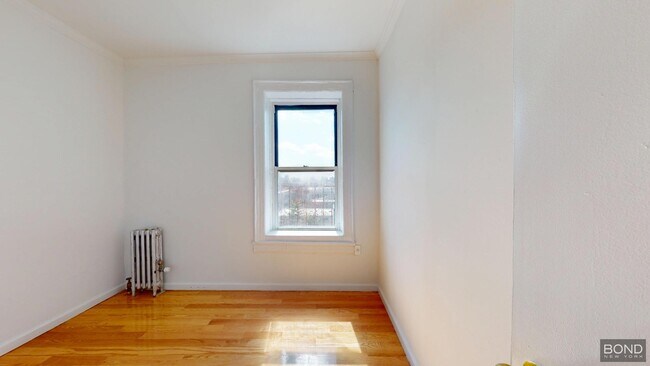 Building Photo - 387 S 4th St