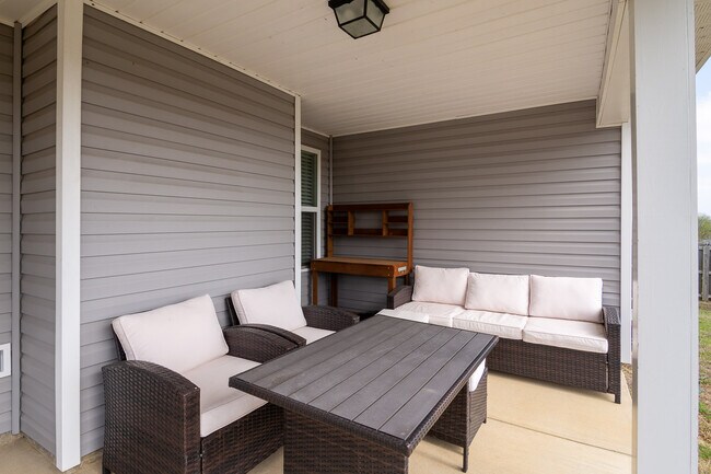 Building Photo - 4830 Fairmont Dr