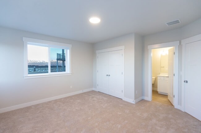 Building Photo - 1476 W Russo Dr