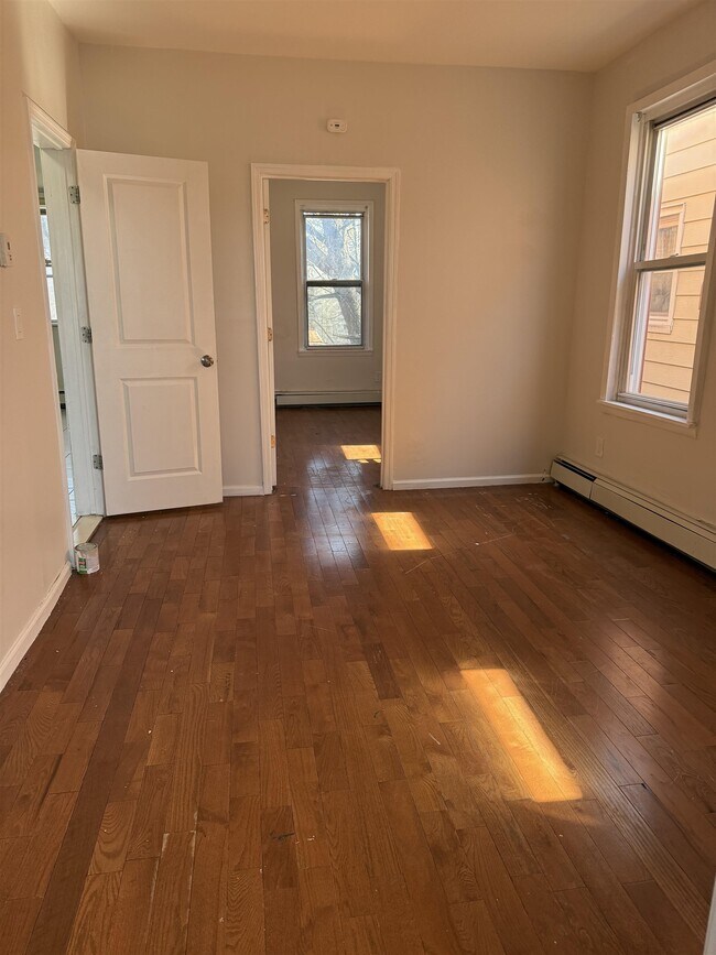 Building Photo - 54 Gates Ave