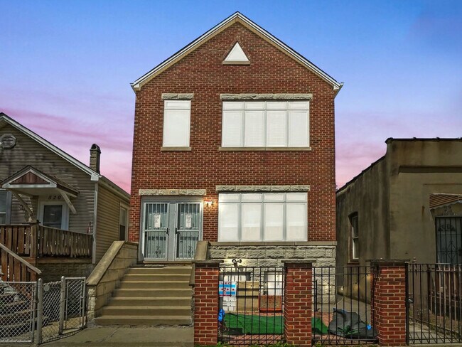 Primary Photo - 518 W 45th Pl