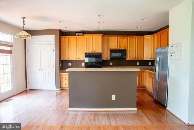 Building Photo - 43022 Rundle Terrace