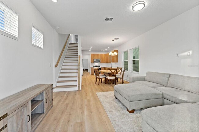 Building Photo - 1922 W Fig St