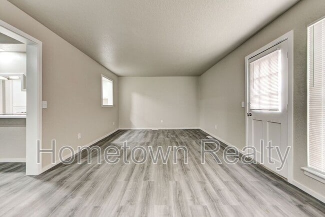 Building Photo - 6460 W Hefner Rd