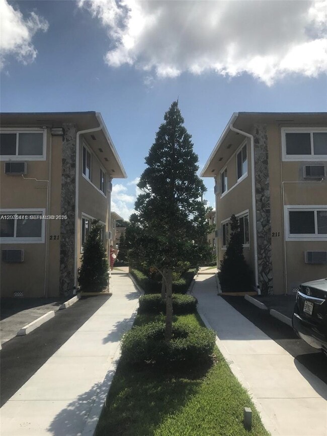 Building Photo - 211 NW 47th Ave