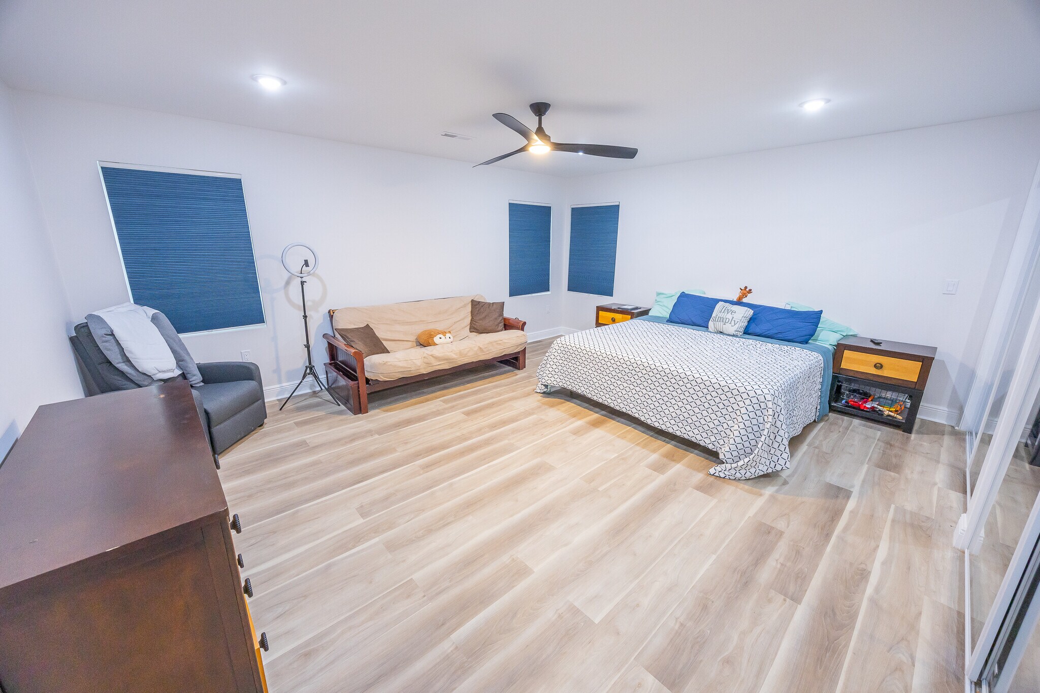 Building Photo - 7980 Royal Ave