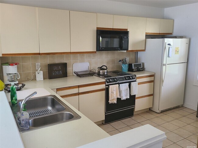 Building Photo - 160 5th St