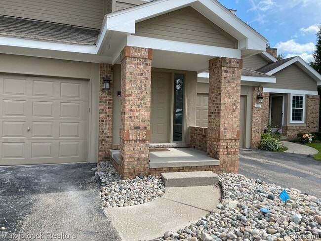 Building Photo - 6635 Bellows Ct