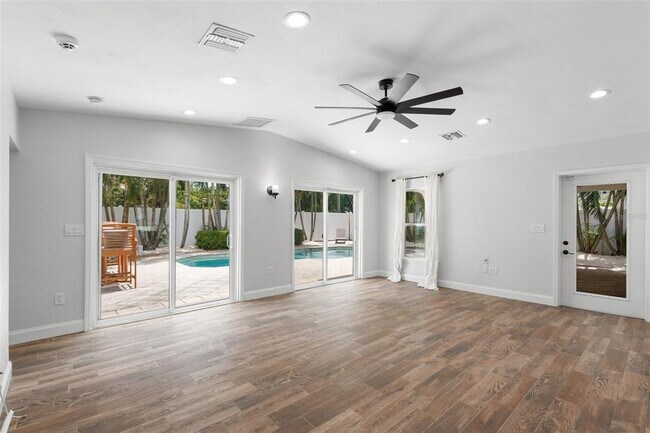 Building Photo - 731 Alda Way NE
