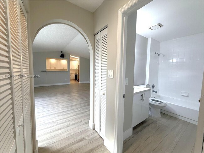 Building Photo - 1439 Captains Walk