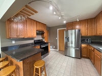 Building Photo - 5540 Fairview Ave