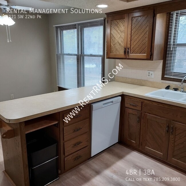 Building Photo - 6121 SW 22nd Park