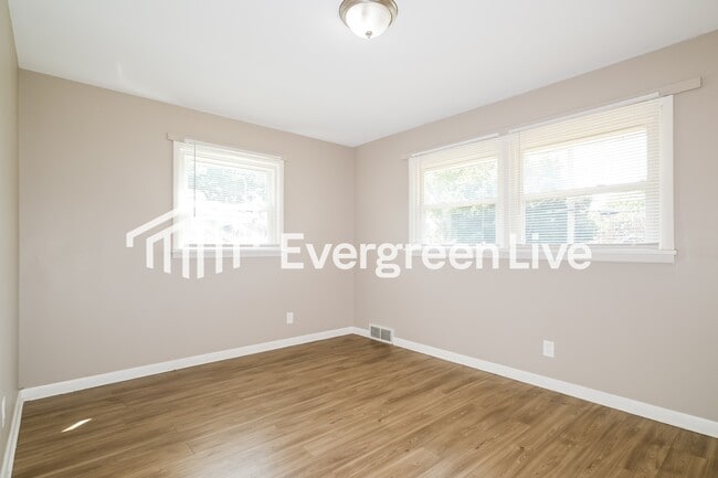 Building Photo - 220 Jeanette Dr