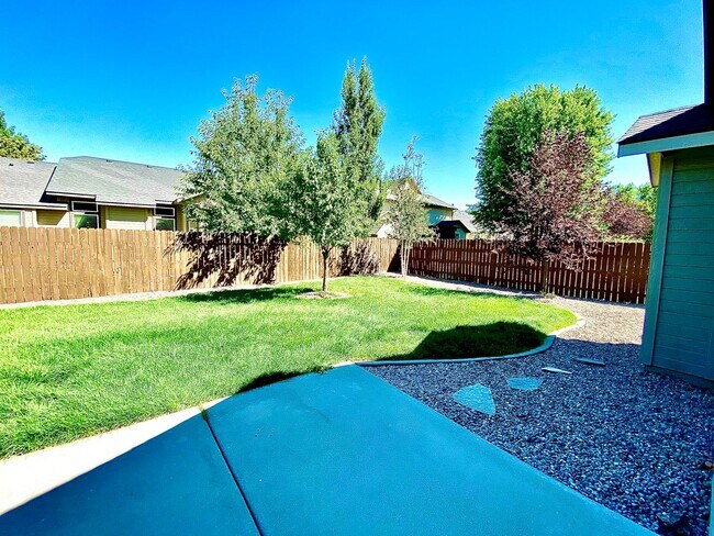 Building Photo - 4 bedroom PLUS office or 5th bedroom in NW Meridian Avail Mid August