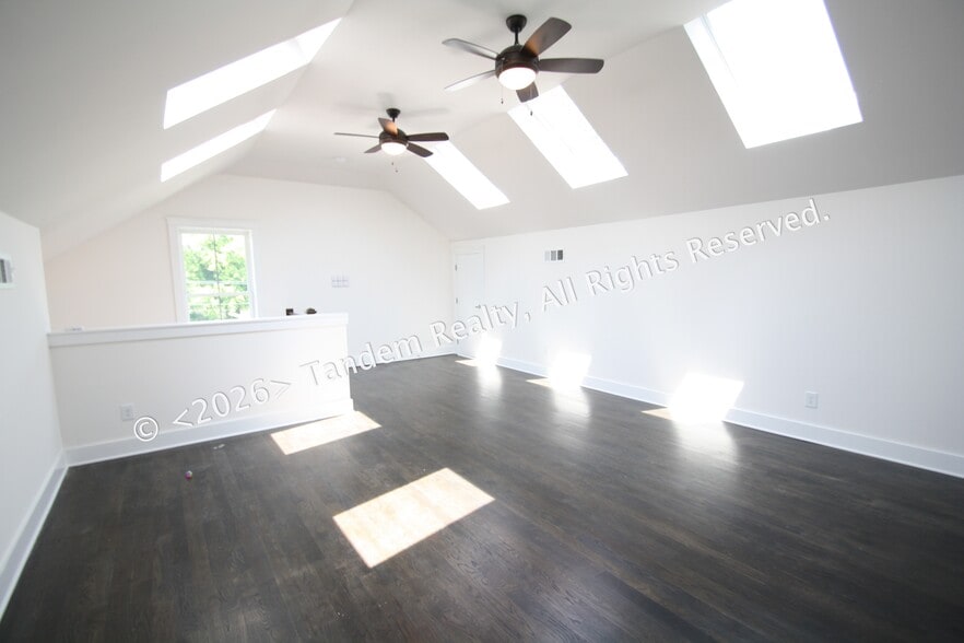Building Photo - 526 Wedgewood Ave