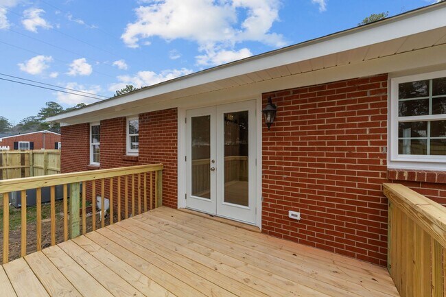 Building Photo - Cozy 3-Bedroom Ranch with Spacious Yard in Smithfield