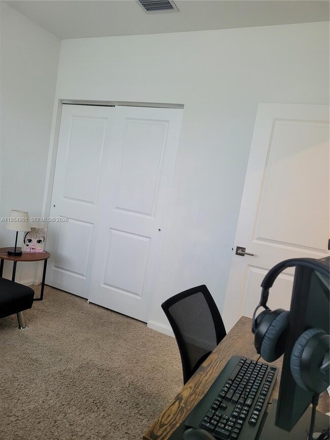 Building Photo - 1015 SE 24th Terrace