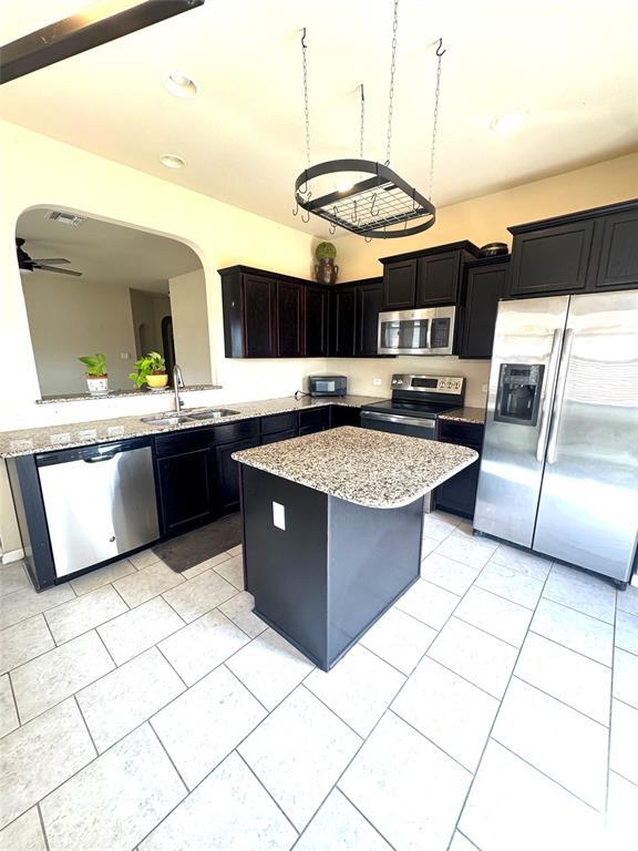 Building Photo - 1610 Windridge Dr