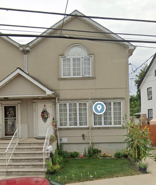 Primary Photo - 10 Bond St