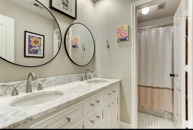 Building Photo - 5523 Island Breeze Dr