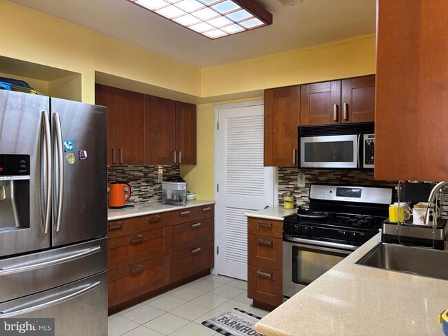 Building Photo - 208 Burnam Wood Dr