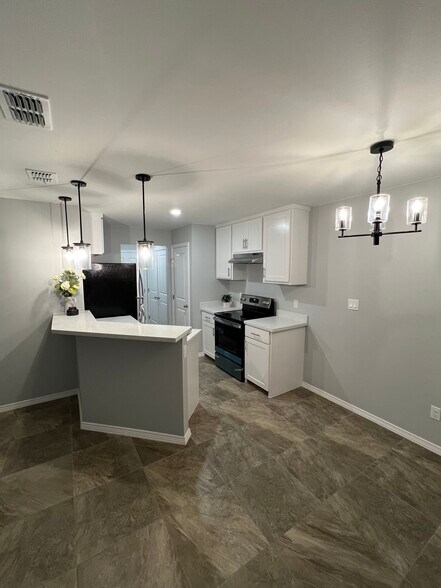 Building Photo - 2120 Southridge Ave