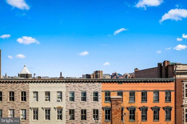 Building Photo - 18 E Madison St