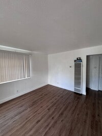 Building Photo - 761 Shepherd Ave