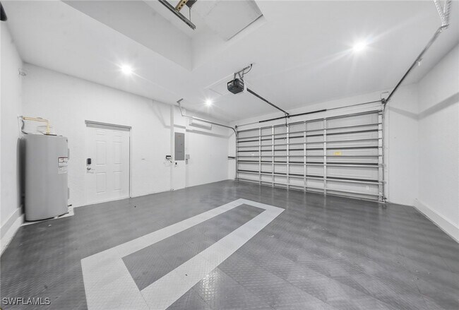 Building Photo - 1124 NE 35th Ln