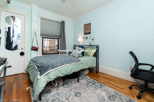 Building Photo - 448 Park Dr