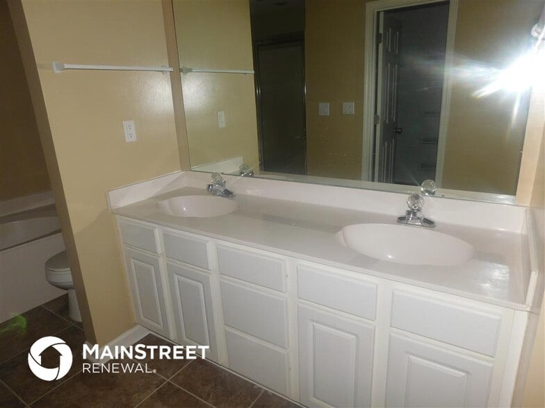 Building Photo - 9254 Tamhaven Dr