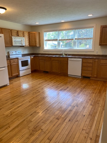 Building Photo - 3761 N Four Mile Rd