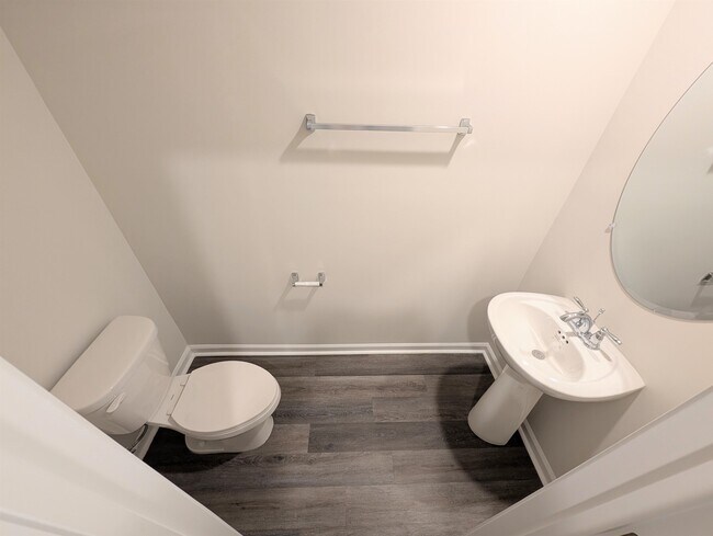 Building Photo - 616 Golden Resin Rd