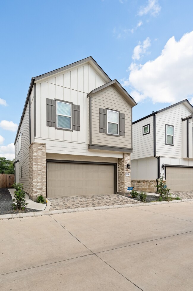 Building Photo - 3115 Skyrock Dr