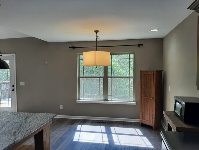 Building Photo - 1165 Bonnie Ln