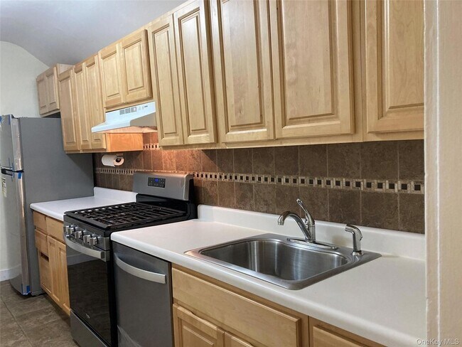 Building Photo - 51 Parkway Rd