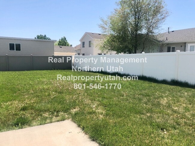 Building Photo - Beautiful 4 Bed 3 Bath Layton Home