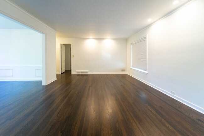 Building Photo - Newly Remodel Home in West Hills!