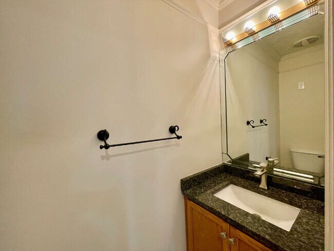 Building Photo - Spacious 6-Bedroom Gem In Fayetteville!