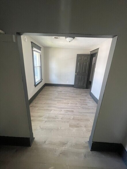Building Photo - 605 Linwood Ave
