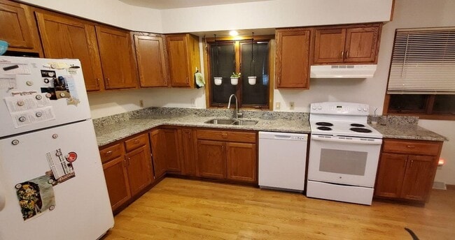 Building Photo - 985 Lum Ave